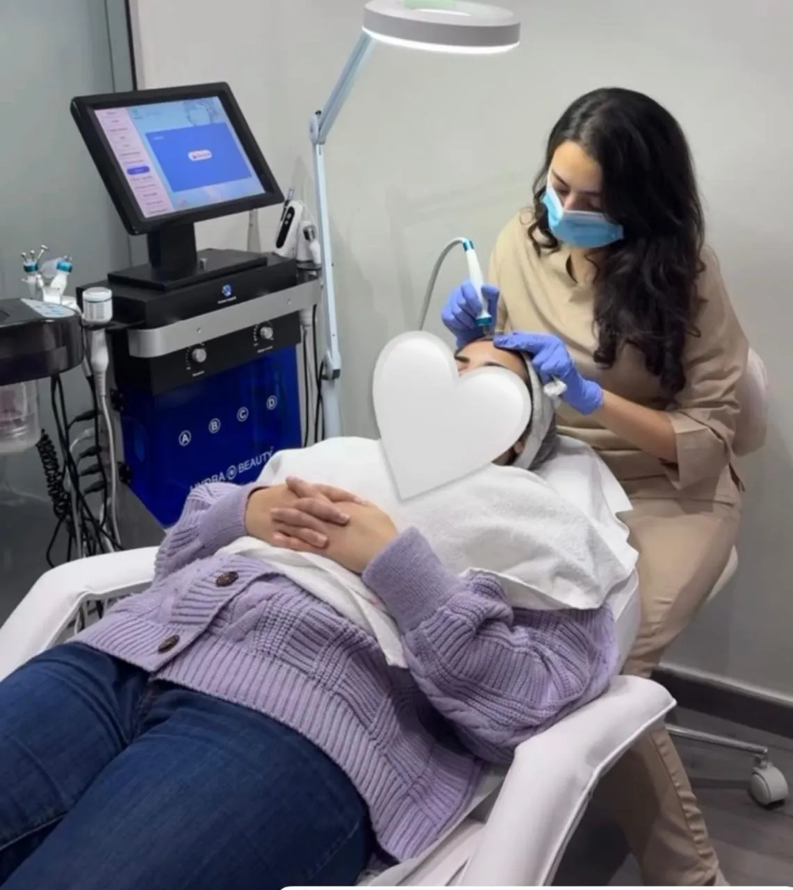Cicatrices d'acné, séance de microneedling au cabinet de Casablanca